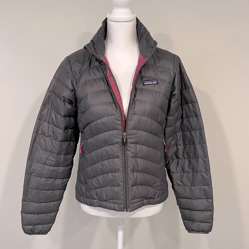 Patagonia Down Sweater jacket. Grey w/ fuchsia lining. Excellent condition. S.